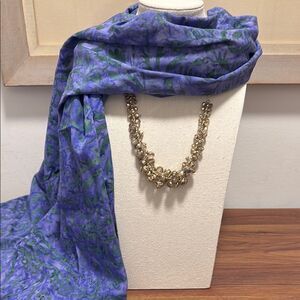 NWT 2 Piece Simply Vera Vera Wang Cluster Necklace and Floral Scarf.